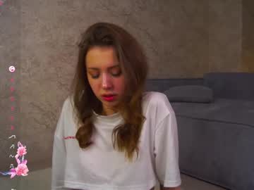 girl
        linnhaskell cam image #6727295