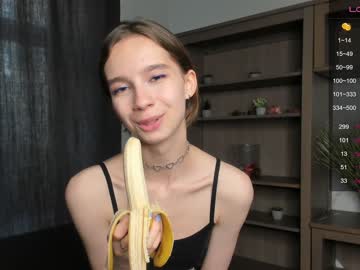 girl
        happiness_call cam image #2200612