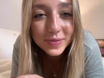 girl
        lovelyyylivyyy cam image #5120654