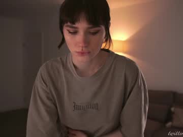 girl
        luna_ai cam image #4335424