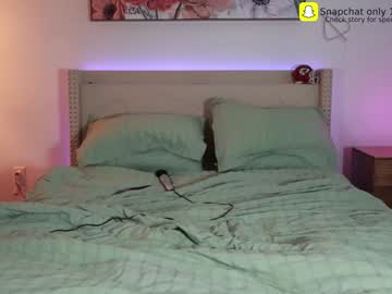 couple
        ari_lovexo cam image #4464752