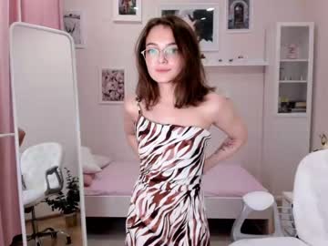 girl
        whereweland cam image #537568