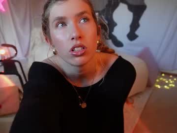girl
        lucy_gooosey cam image #6427586
