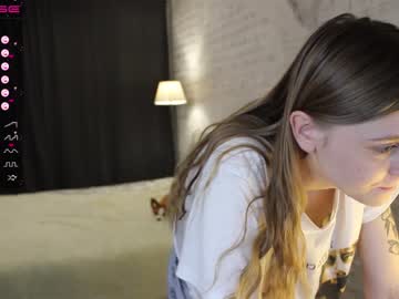girl
        sophie_burn cam image #1081428