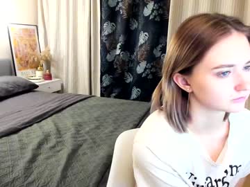 girl
        lina_282 cam image #1052990