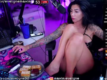 girl
        evelyne92 cam image #4336473