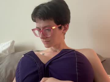girl
        naomi_reah cam image #6626804