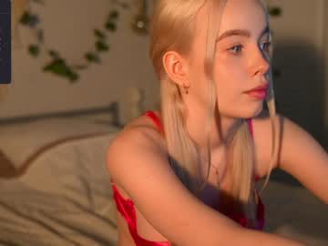 girl
        mother__of__dragons cam image #3120850
