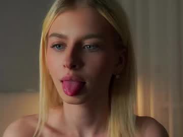 girl
        lunnadew cam image #6792350