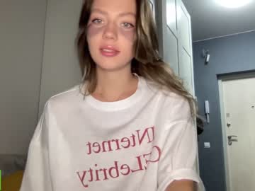 girl
        angel_from_sky cam image #4108642