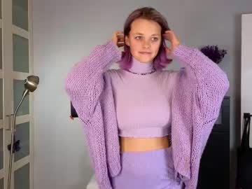 girl
        new_purple cam image #6367169