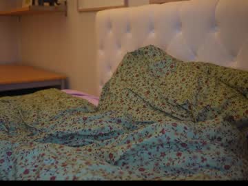 girl
        ellaa91 cam image #3463406