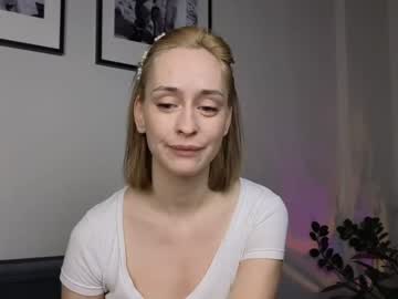 girl
        oliviablondie cam image #2712499