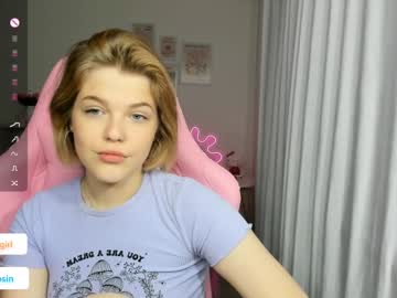 girl
        maya_blonde18 cam image #5646285