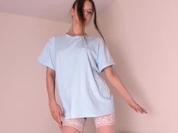 girl
        lesi_moon cam image #2199126