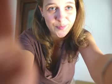 girl
        eli_sun cam image #6862095