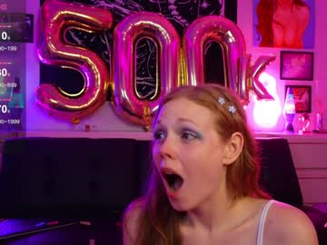 girl
        daphnemadison cam image #5436908