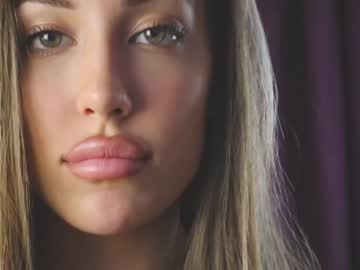 girl
        francescadomi cam image #54444