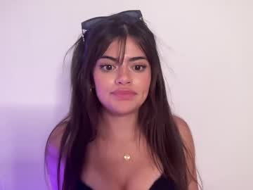girl
        poutyselena cam image #6571452