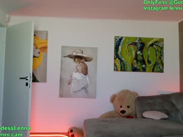 girl
        lenna_godess cam image #5410015