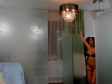 girl
        anyarayne cam image #3844542