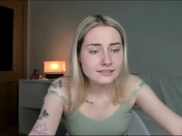 girl Nude Cam Girls Playing Games with runaway_bridee
