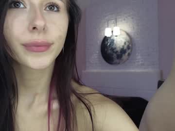 girl
        yononeey cam image #4407422