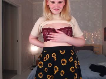 girl
        tendermoon__ cam image #3327567
