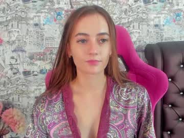 girl
        angelina_new cam image #1953379