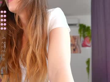 girl
        fazeyj cam image #4446190