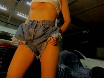 girl
        jenniferden cam image #4032403
