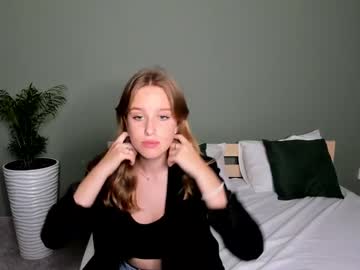 girl
        grace_barton cam image #2104544