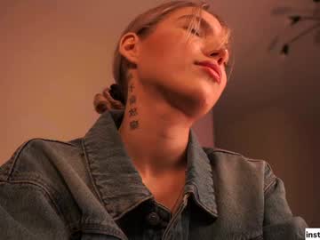 girl
        shiningstarrr cam image #6068013