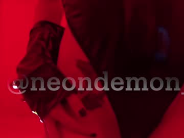 girl
        neondemon_ cam image #6729370