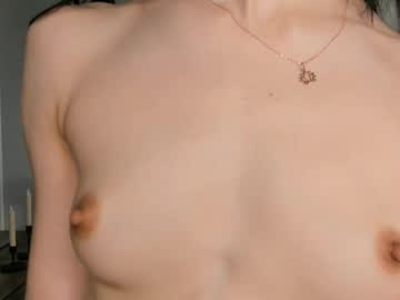 girl
        mary_lepson cam image #6741305