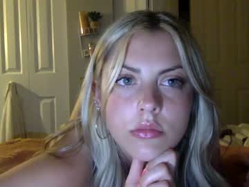 girl
        charlitbaker cam image #1987605
