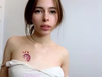 girl
        so_shyyy cam image #2688650