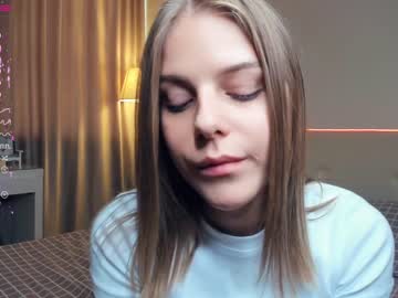 girl
        erline_may cam image #3986905