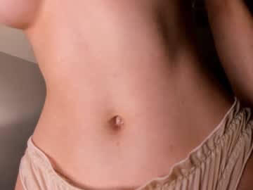 girl
        lauratanguy cam image #5348368