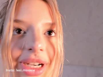 girl
        lesi_moonie cam image #4244937