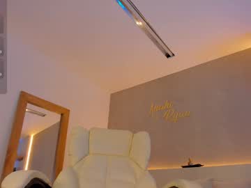 girl
        anahi_ryan cam image #6813564