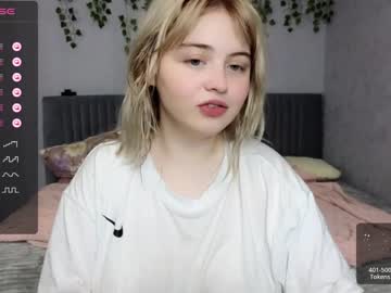 girl
        shy_blondiee cam image #2877738