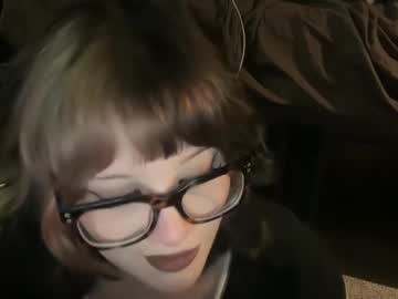 girl
        lottiepoppie cam image #4309217