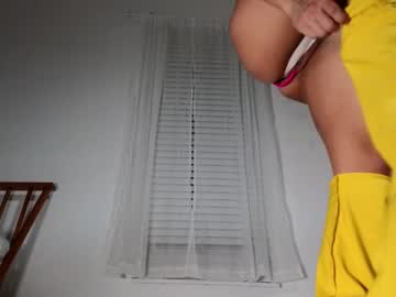 girl
        littlegreekflower cam image #3139727