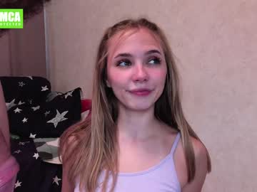 girl
        delicious_couple_ cam image #2327996