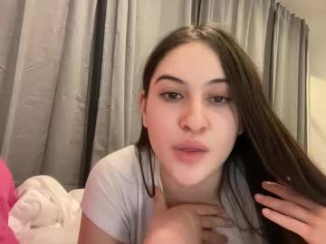 girl
        sophiekaine cam image #5638900