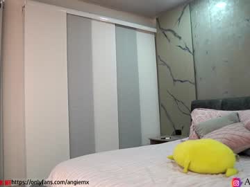 girl
        nina_mon cam image #2901158