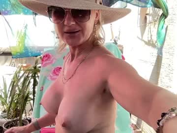 girl
        gl1tter_barbie cam image #813703