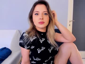 girl
        kittycaitlin cam image #1887463