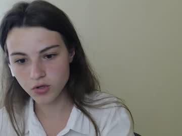 girl
        chamomile19 cam image #1962358